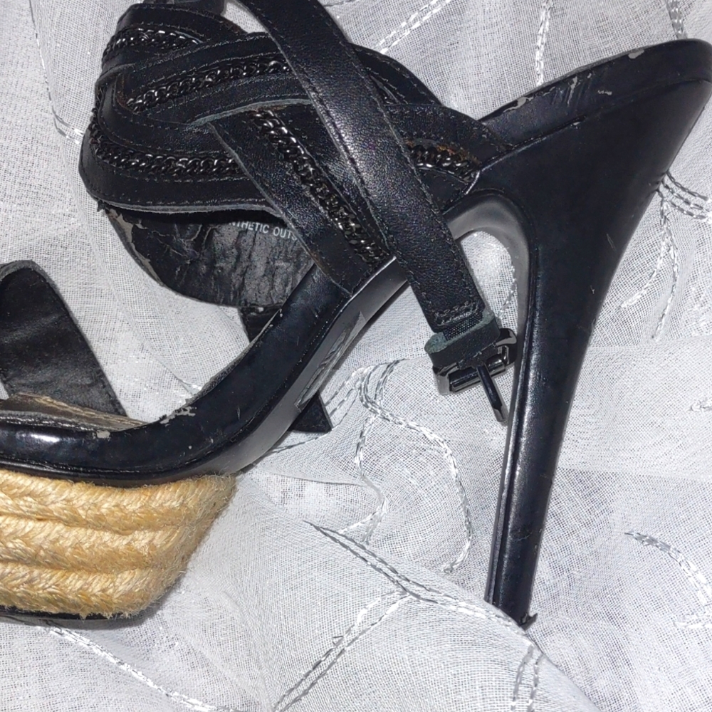 High Heels - Picture 3 of 9